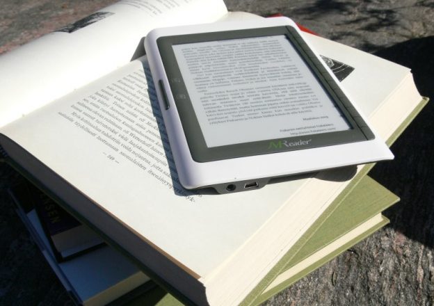 Which e-reading devices can open Epub, Kindle and PDF ebooks?