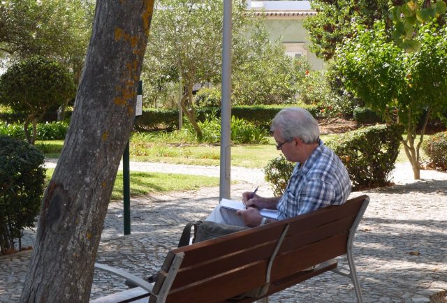 tavira, a non-digital nomad in a park