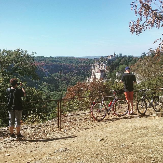 Cycling in Central France: the castles and villages of the Dordogne region.