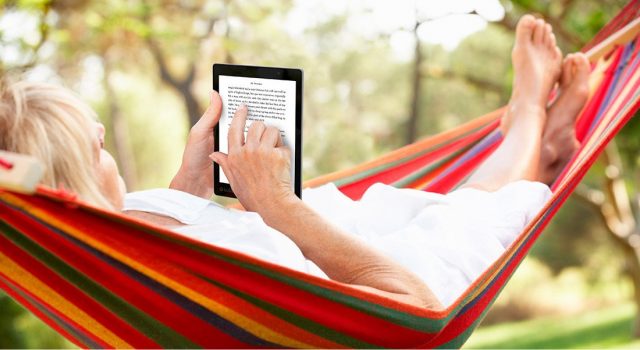 Kobo ereader: reading on a hammock