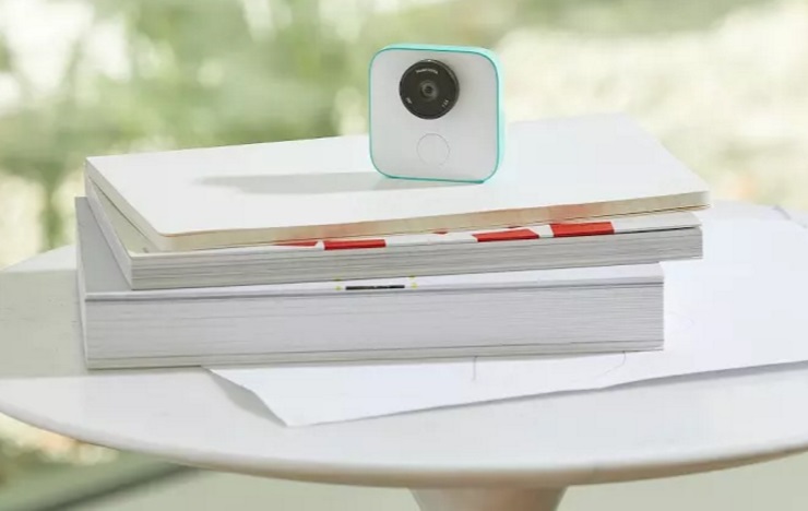 Google Clips camera with intelligent photo capture
