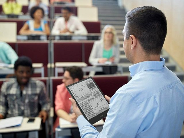 Onyx Boox ereading device in university lecture