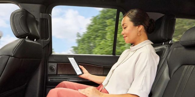 kobo libra h2o e-reader, woman reading in car