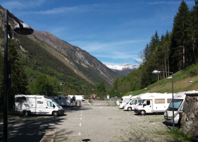 courmayuer caravan park near mont blanc