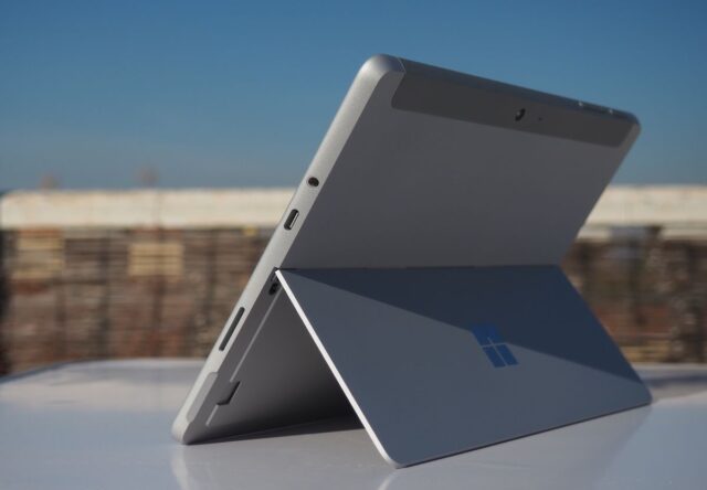 microsoft surface go 2 tablet / laptop