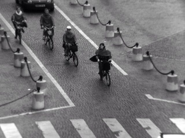 cyclists in paris, france, photo by rodrigo viera, license CC2.