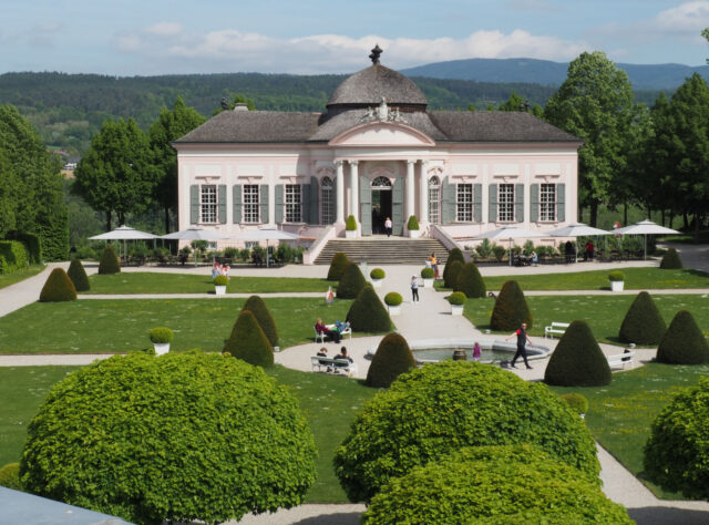 a tiny section of the stift melk garden. image by arihak.