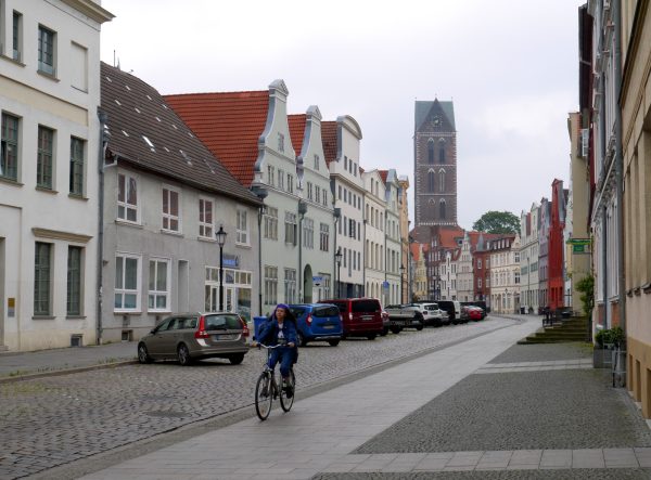 wismar-oldtown-cyclist-2000 If you like to explore cities you visit by bicycle, here are the best destinations