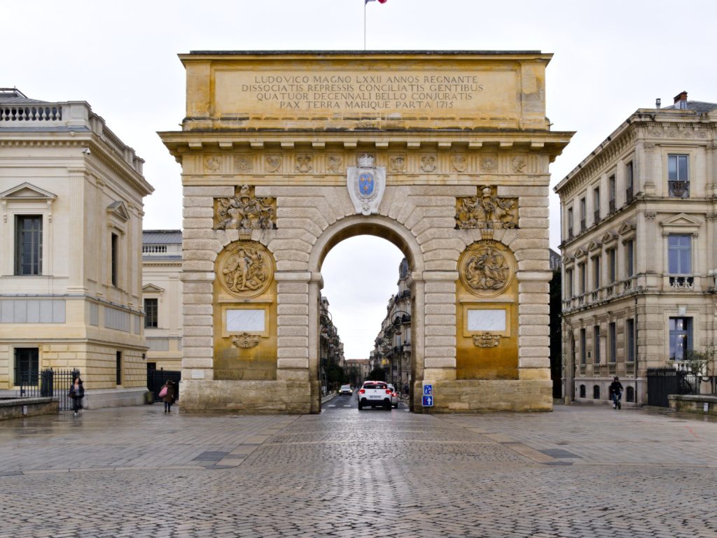 arch of triumph in montpellier, france